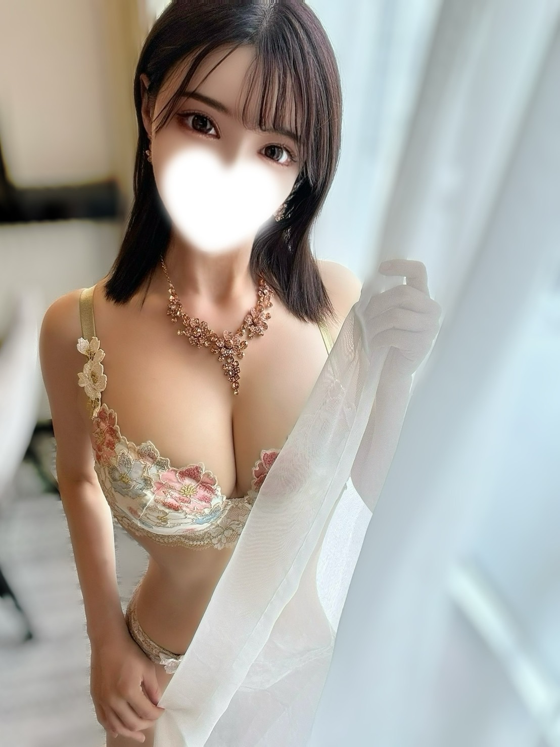 こはく【元グラドル】